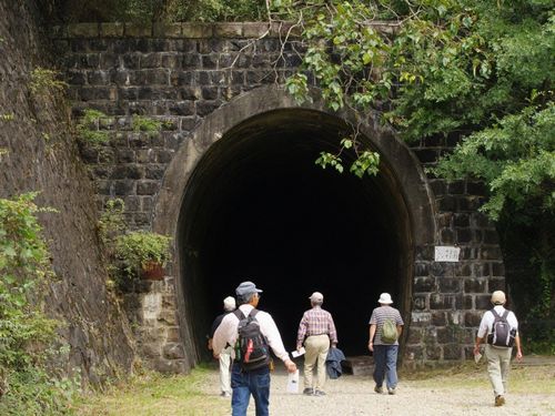 廃線のトンネル