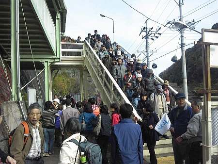 定光寺駅階段